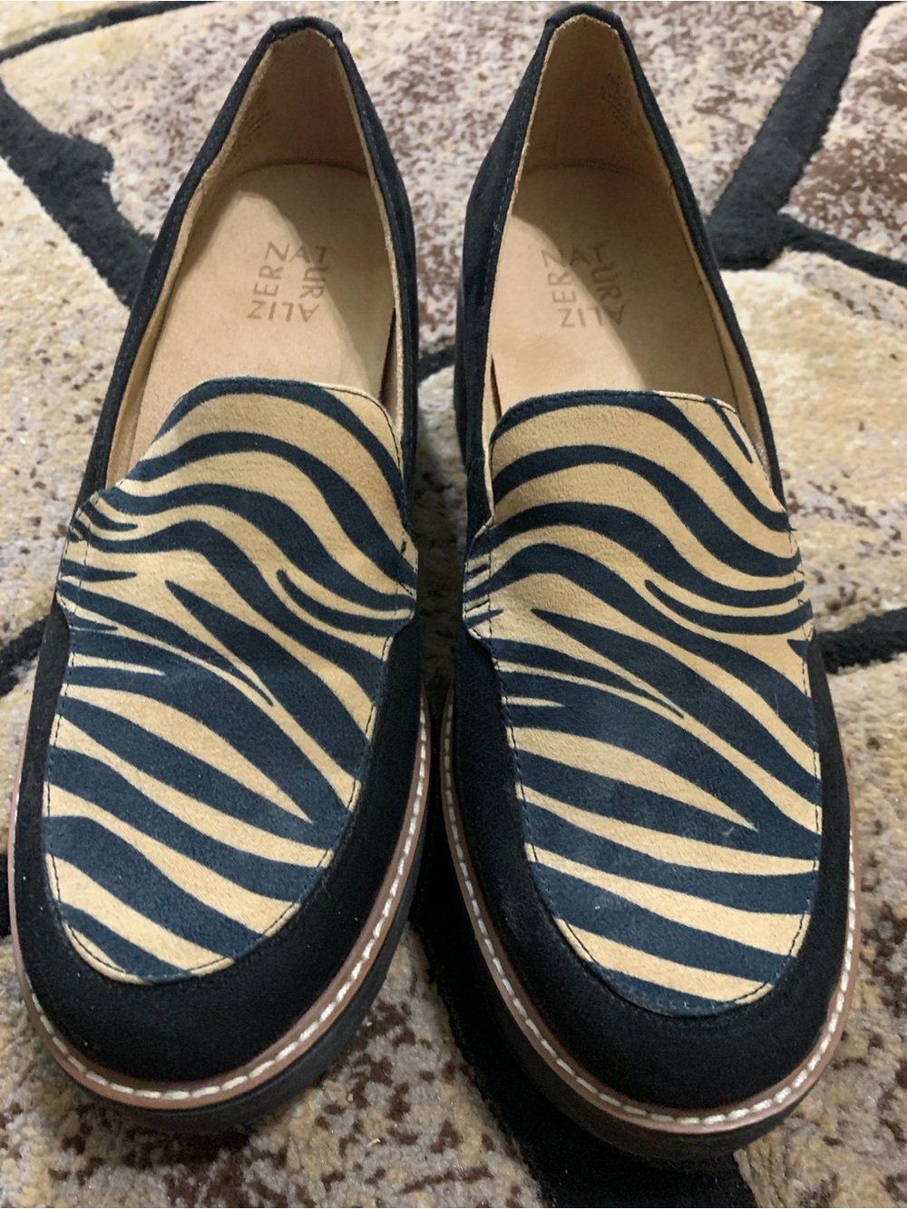 Women’s Naturalize fabric platform Loafers.  Black & Leopard size 10W